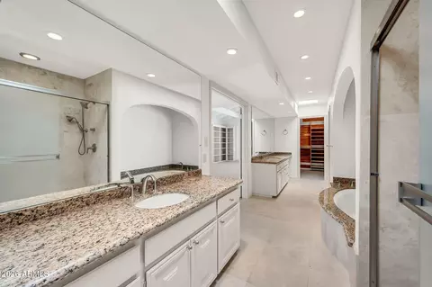 Bath - 77 E Missouri Ave #57, Phoenix, AZ 85012 photo 2 of 11
