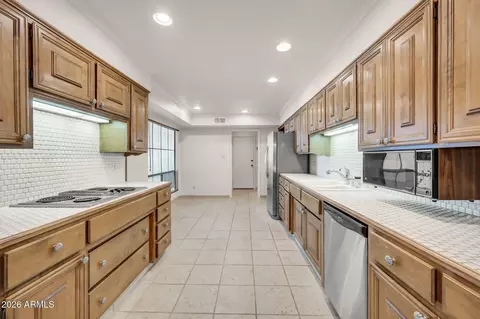 Kitchen - 77 E Missouri Ave #57, Phoenix, AZ 85012 photo 2 of 5