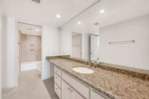 Bath - 77 E Missouri Ave #57, Phoenix, AZ 85012 photo 8 of 11
