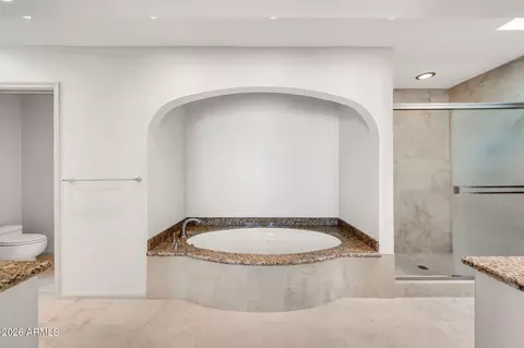 Bath - 77 E Missouri Ave #57, Phoenix, AZ 85012 photo 4 of 11
