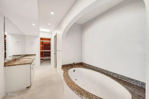 Bath - 77 E Missouri Ave #57, Phoenix, AZ 85012 photo 7 of 11