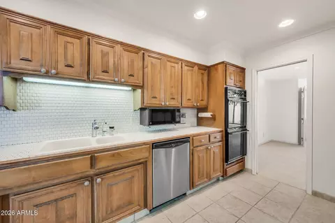 Kitchen - 77 E Missouri Ave #57, Phoenix, AZ 85012 photo 4 of 5