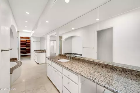 Bath - 77 E Missouri Ave #57, Phoenix, AZ 85012 photo 6 of 11