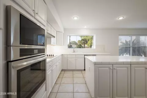 Kitchen - 1424 E Horseshoe Ave, Gilbert, AZ 85296 photo 2 of 3