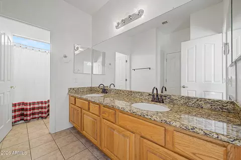 Bath - 4091 E Ravenswood Dr, Gilbert, AZ 85298 photo 5 of 6