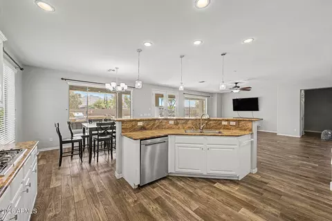 Kitchen - 4091 E Ravenswood Dr, Gilbert, AZ 85298 photo 2 of 3