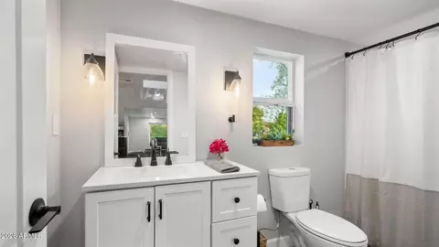 Bath - 3244 E Weldon Ave, Phoenix, AZ 85018 photo 6 of 6