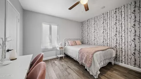 Bedroom - 3244 E Weldon Ave, Phoenix, AZ 85018 photo 4 of 6