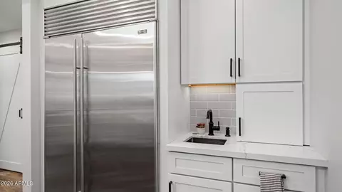 Kitchen - 3244 E Weldon Ave, Phoenix, AZ 85018 photo 5 of 5