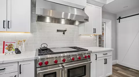 Kitchen - 3244 E Weldon Ave, Phoenix, AZ 85018 photo 3 of 5