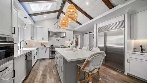 Kitchen - 3244 E Weldon Ave, Phoenix, AZ 85018 photo 2 of 5