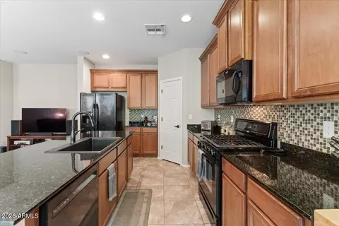 Kitchen - 3451 E Amber Ln, Gilbert, AZ 85296 photo 4 of 4