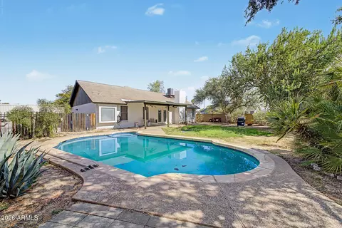 Exterior - 560 S 37th St, Mesa, AZ 85206 photo 5 of 6