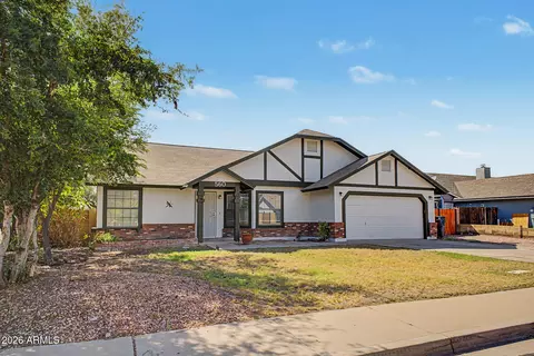 Exterior - 560 S 37th St, Mesa, AZ 85206 photo 2 of 6
