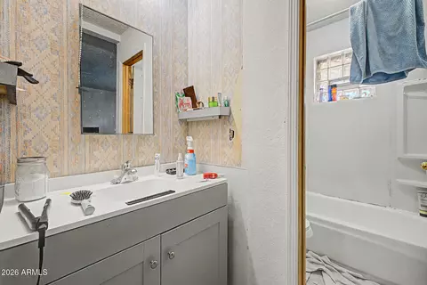 Bath - 547 E Quail Ave, Apache Junction, AZ 85119 photo 1 of 2