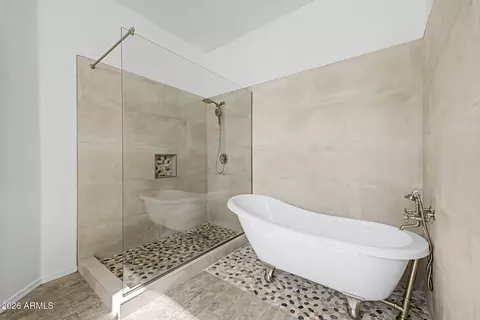 Bath - 907 E Gary Ln, Phoenix, AZ 85042 photo 5 of 6
