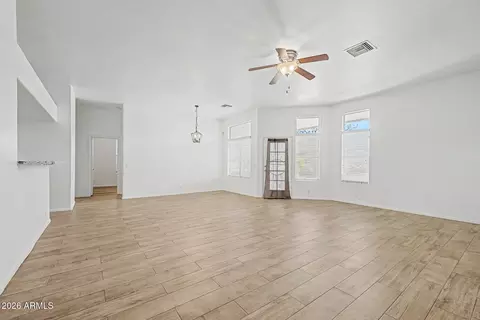 Living - 907 E Gary Ln, Phoenix, AZ 85042 photo 5 of 11