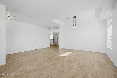 Living - 907 E Gary Ln, Phoenix, AZ 85042 photo 4 of 11