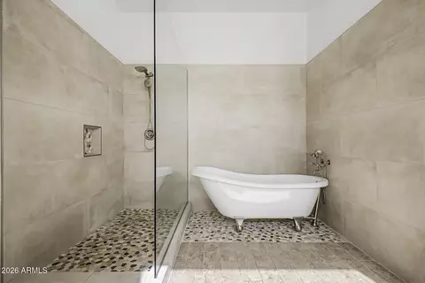 Bath - 907 E Gary Ln, Phoenix, AZ 85042 photo 4 of 6