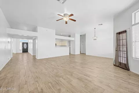 Living - 907 E Gary Ln, Phoenix, AZ 85042 photo 6 of 11
