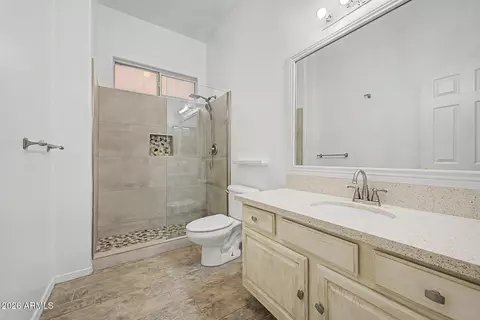Bath - 907 E Gary Ln, Phoenix, AZ 85042 photo 6 of 6