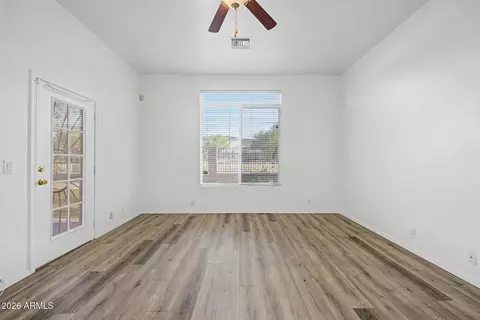 Living - 907 E Gary Ln, Phoenix, AZ 85042 photo 10 of 11
