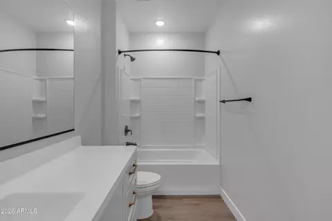 Bath - 9722 E Rainbow Ave, Mesa, AZ 85212 photo 6 of 7