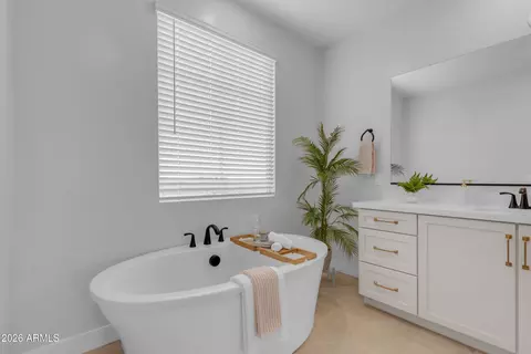 Bath - 9722 E Rainbow Ave, Mesa, AZ 85212 photo 3 of 7