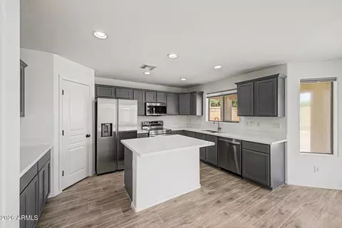 Kitchen - 3942 E Maplewood St, Gilbert, AZ 85297 photo 3 of 4