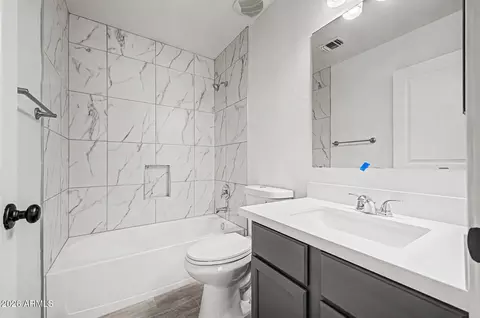 Bath - 3942 E Maplewood St, Gilbert, AZ 85297 photo 4 of 4