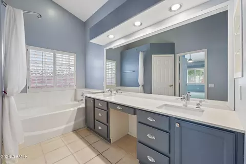 Bath - 3301 E Behrend Dr, Phoenix, AZ 85050 photo 1 of 3