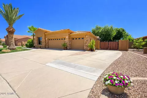 Exterior - 1523 E Del Rio St, Gilbert, AZ 85295 photo 5 of 9