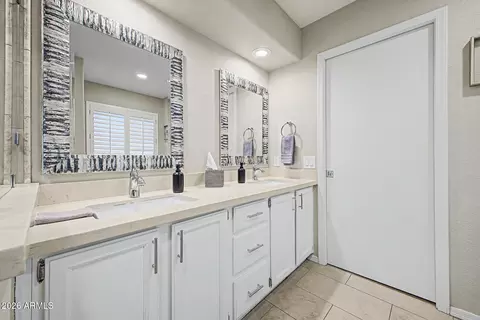 Bath - 4032 E Rosemonte Dr, Phoenix, AZ 85050 photo 1 of 6