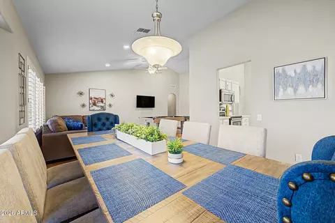 Dining - 4032 E Rosemonte Dr, Phoenix, AZ 85050 photo 2 of 2