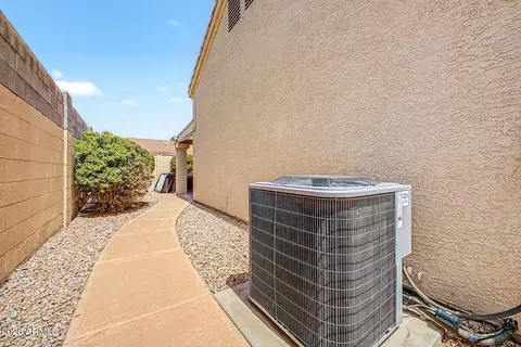 Exterior - 4032 E Rosemonte Dr, Phoenix, AZ 85050 photo 6 of 9