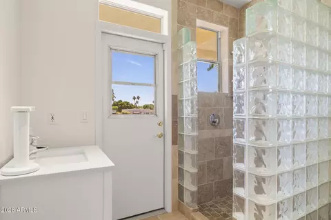 Bath - 1053 E Sandpiper Dr, Tempe, AZ 85283 photo 10 of 12