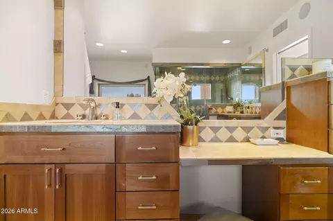 Bath - 1053 E Sandpiper Dr, Tempe, AZ 85283 photo 8 of 12