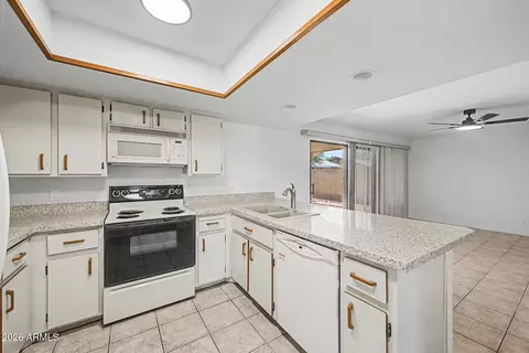 Kitchen - 4827 E Paiute St, Phoenix, AZ 85044 photo 2 of 3