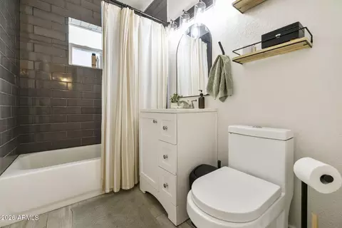 Bath - 4445 N Longview Ave, Phoenix, AZ 85014 photo 1 of 1