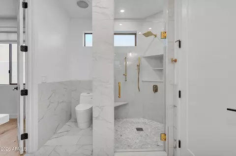 Bath - 4410 E Turney Ave, Phoenix, AZ 85018 photo 3 of 9