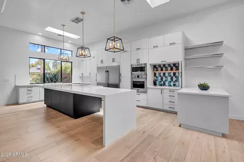 Kitchen - 4410 E Turney Ave, Phoenix, AZ 85018 photo 2 of 4
