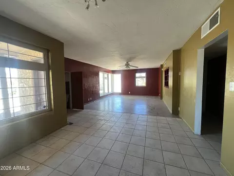 Living - 1201 E Desert Park Ln, Phoenix, AZ 85020 photo 3 of 4