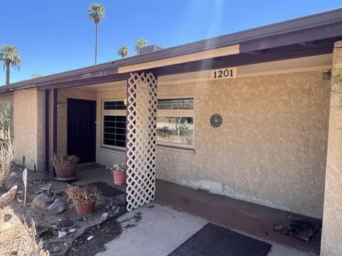 Exterior - 1201 E Desert Park Ln, Phoenix, AZ 85020 photo 5 of 6