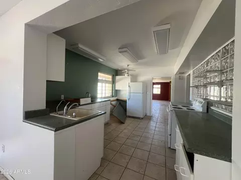 Kitchen - 1201 E Desert Park Ln, Phoenix, AZ 85020 photo 1 of 1