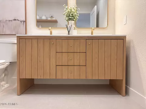 Bath - 4432 E Voltaire Ave, Phoenix, AZ 85032 photo 1 of 3