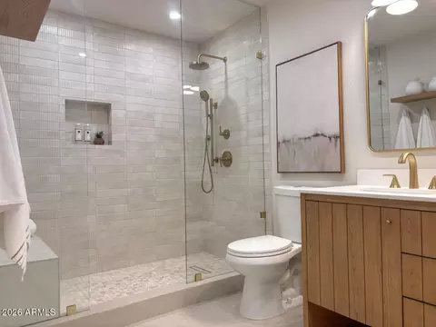 Bath - 4432 E Voltaire Ave, Phoenix, AZ 85032 photo 2 of 3