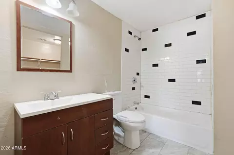 Bath - 3331 N 18th Ave, Phoenix, AZ 85015 photo 1 of 4