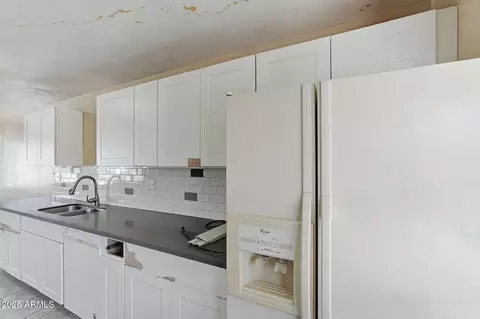Kitchen - 3331 N 18th Ave, Phoenix, AZ 85015 photo 3 of 3