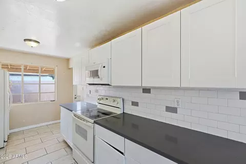 Kitchen - 3331 N 18th Ave, Phoenix, AZ 85015 photo 1 of 3