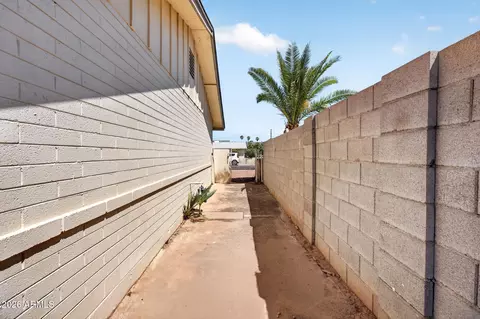 Entry Way - 2501 E Karen Dr, Phoenix, AZ 85032 photo 2 of 2